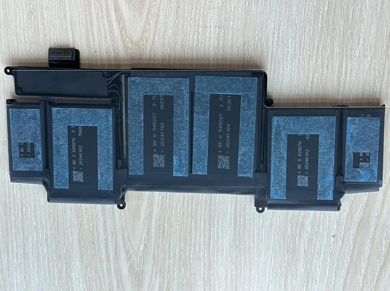 MacBook 13。A1502 Early 2015 battery 127回 Amazon.com: Techowl A1502 Battery Replacement for MacBook