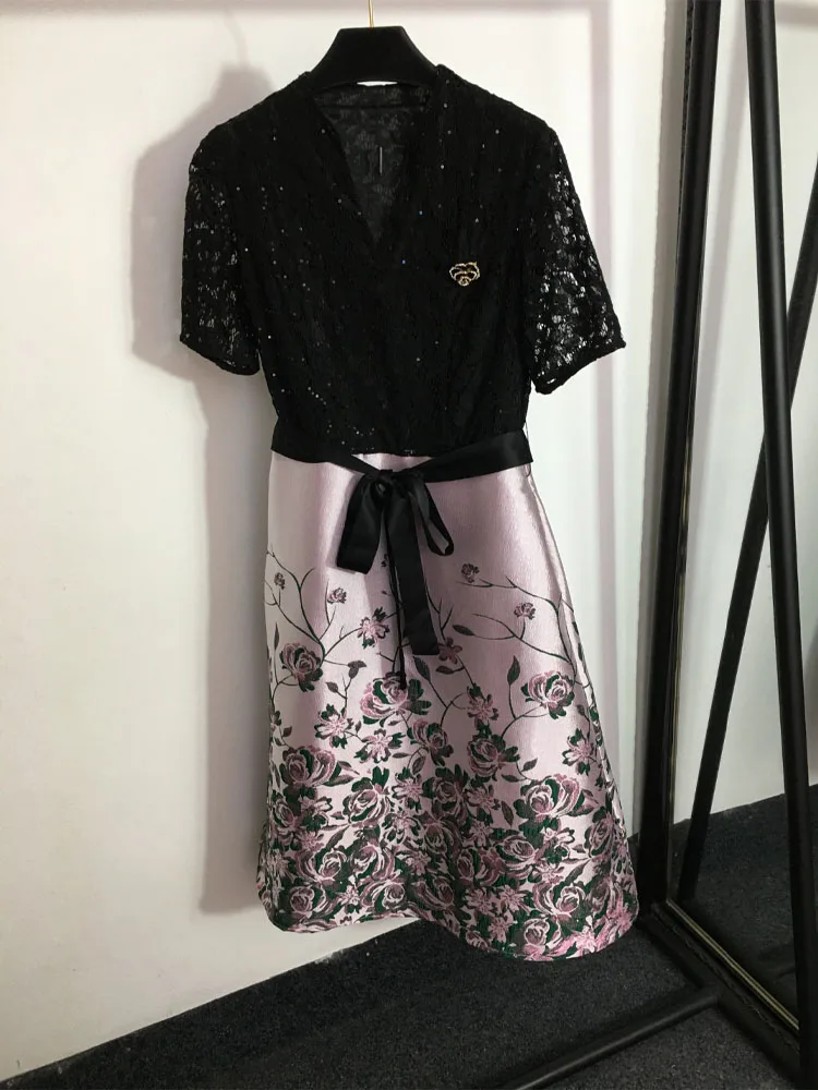 

2023 New Women Fashion Comfortable Temperament Brooch Embellished Lace-Up Waist Sequin Lace Splicing V-Neck Short-Sleeved Dress