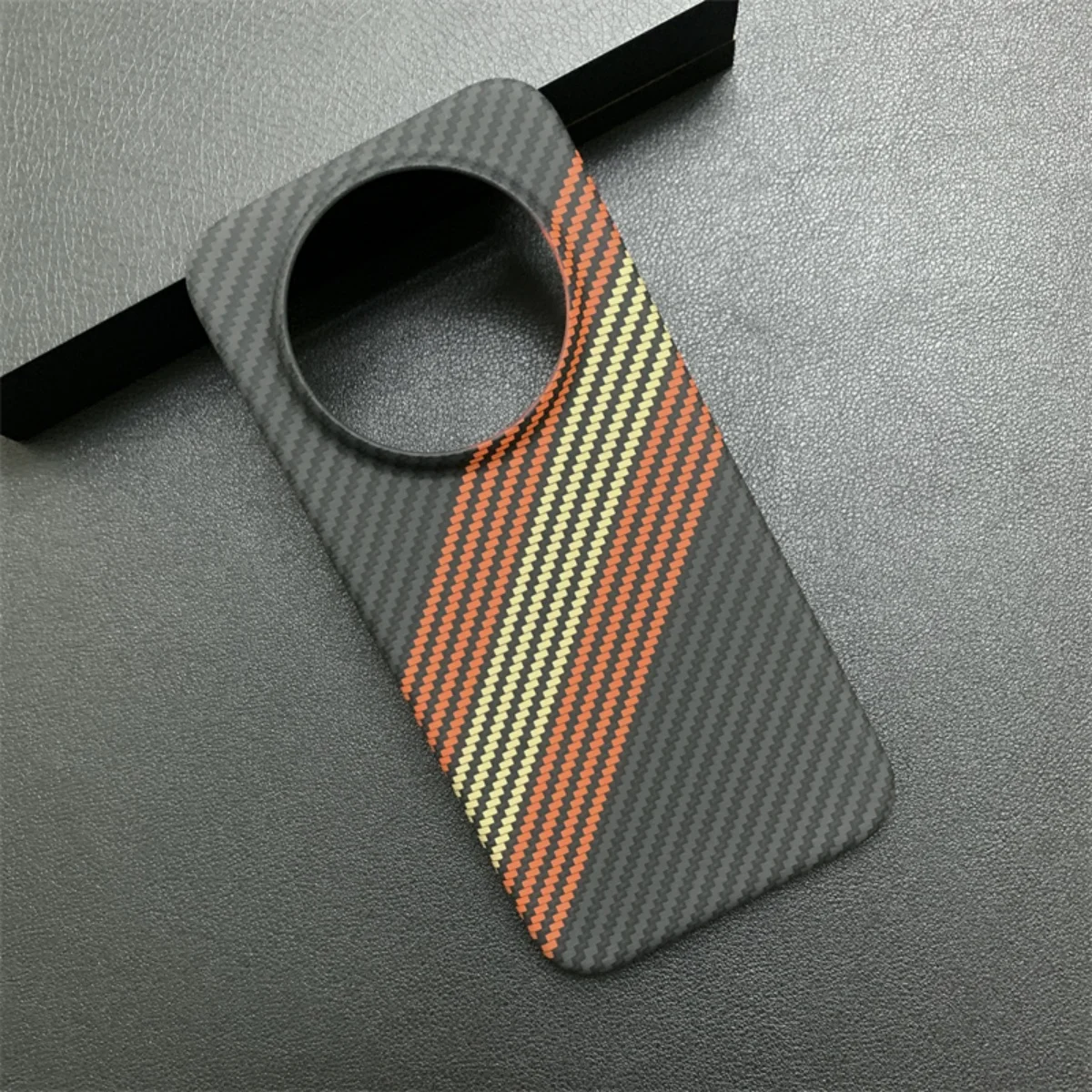 Sleek Carbon Fiber Kevlar Pattern Phone Case - Slim Frameless Cooling Design