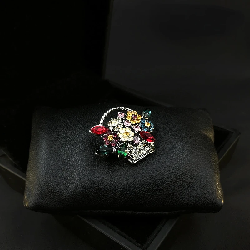 Flower Basket Small Brooch Corsage Women's Sweater Knitwear Pin Clothing Accessories Luxury Cardigan Buckle Fashion Jewelry 530