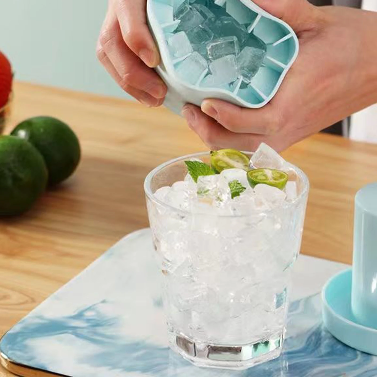 Food-grade Silicone 2 In 1 Ice Maker Ice Cube Maker Cup for Freezer Mold Summer Bucket for Whiskey Bourbon Wine Beer