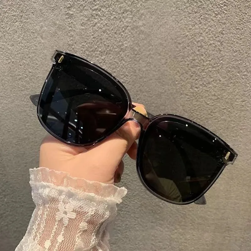 

Vintage Women Square Sunglasses Fashion Women's Rice Nail Decorative Sun Glasses Men UV Protective Eyewear UV400 Gafas De Sol