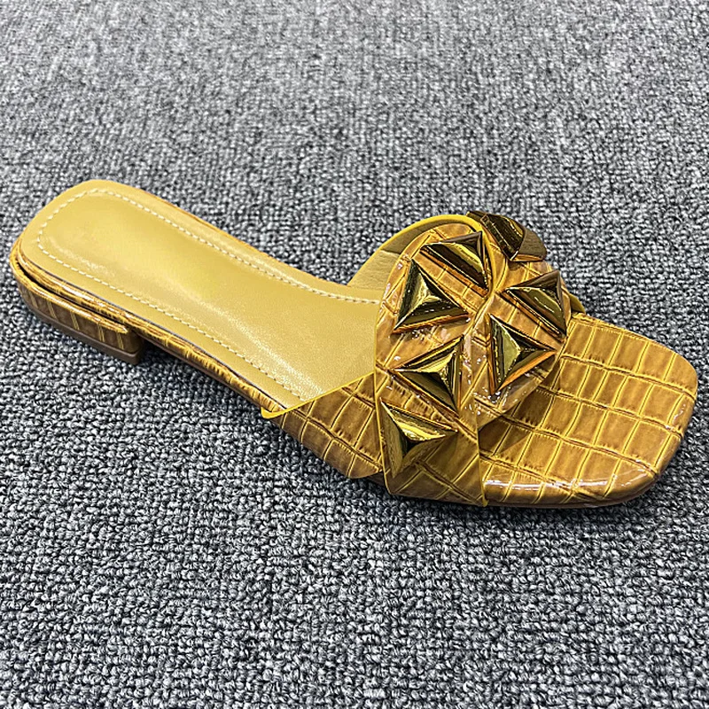 

Шлепанцы женские с заклепками, сланцы для пляжа, плоская подошва, модные тапочки для отдыха, большие размеры, лето