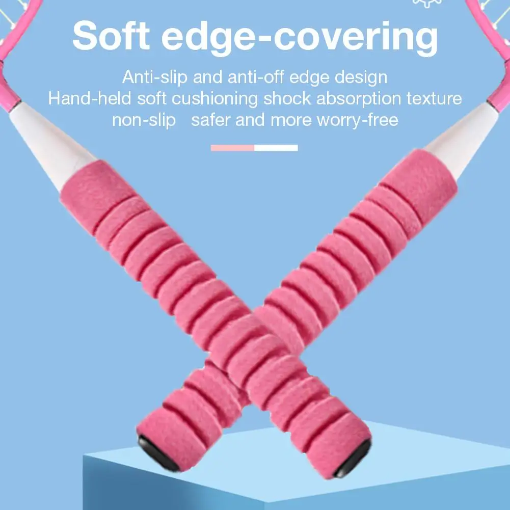 Kinder halten die robusten und langlebigen Tennisschläger aus Aluminiumlegierung.