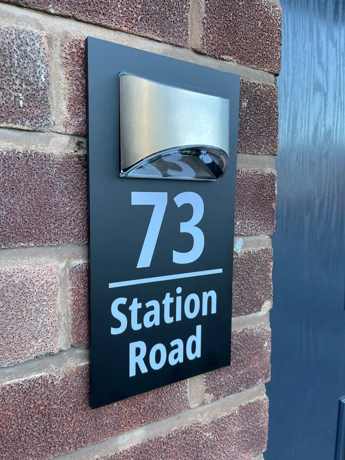 

Personalized House Number Solar Power LED Illuminated Waterproof Outside Address Sign Acrylic Solar Laser Cut 3D House Sign