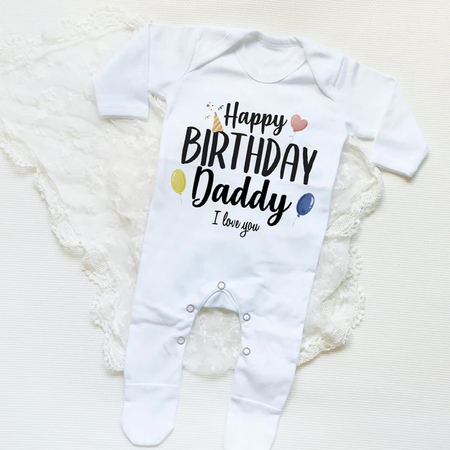 Finde herzerwärmende Baby-Sprüche wie „Happy Birthday Papa“ und viele weitere süße Zitate für besondere Anlässe. Perfekt für Geburtstagskarten oder Geschenke, um liebevolle Botschaften von deinem kleinen Liebling zu übermitteln. Entdecke die besten Babyweisheiten für unvergessliche Momente!