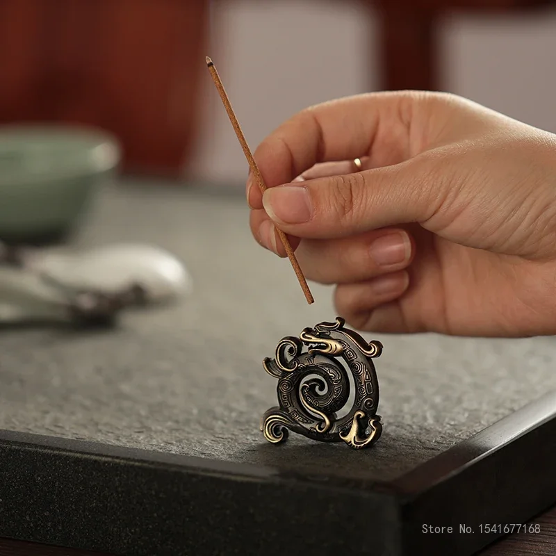 Creative Fragrant Base, Home Indoor Living Room Buddhist Hall Supplies Incense Stove Mini Size Retro Dragon Shape Incense Burner