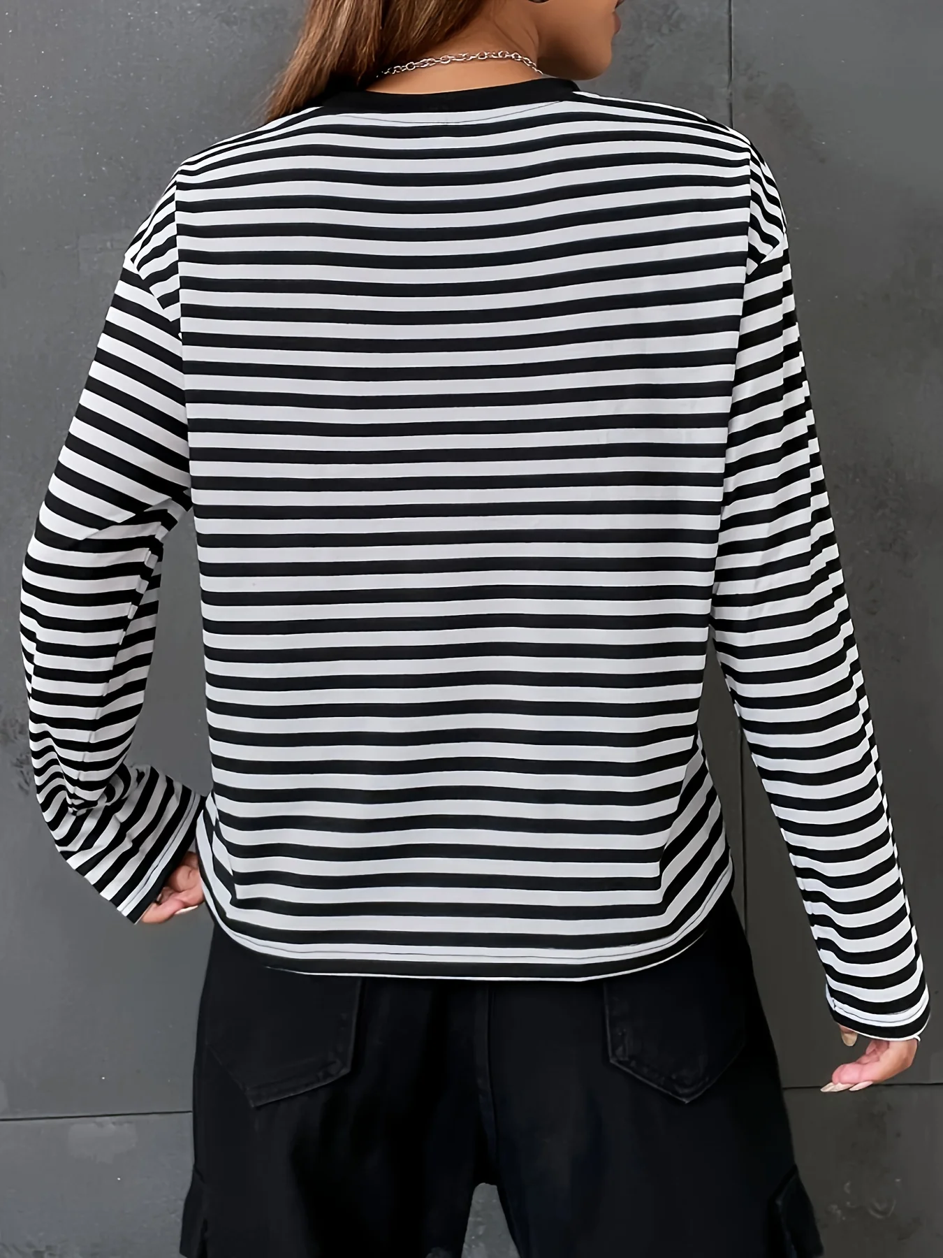 Striped Crew Neck Crew Neck T shirt Casual Long Sleeve Autumn and winter top women's T-shirt loose and comfortable black white 4