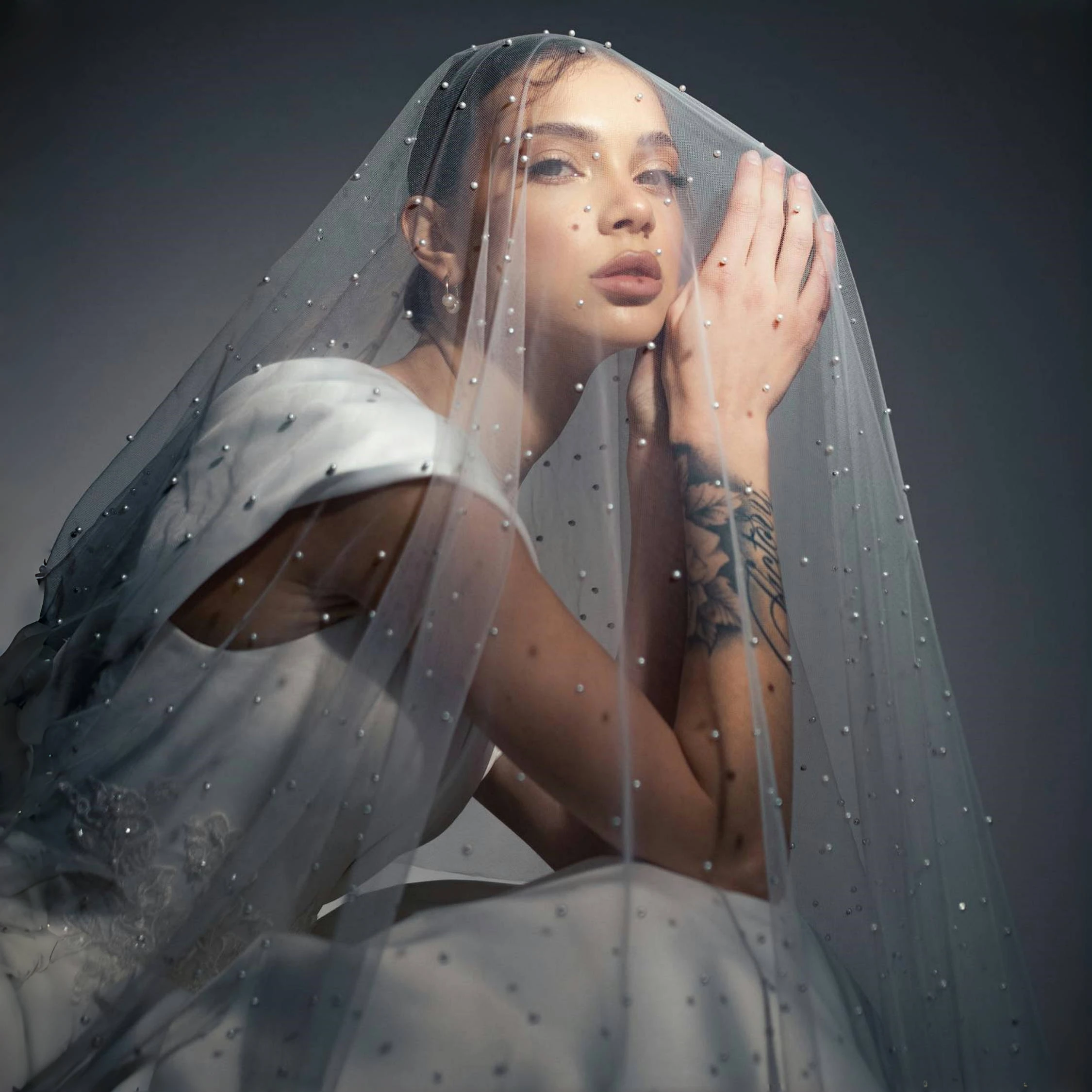 Bridal veil Classic bridal wedding veil 2T long bridal veil with comb Muslim white off-white pearl with covering blusher V02
