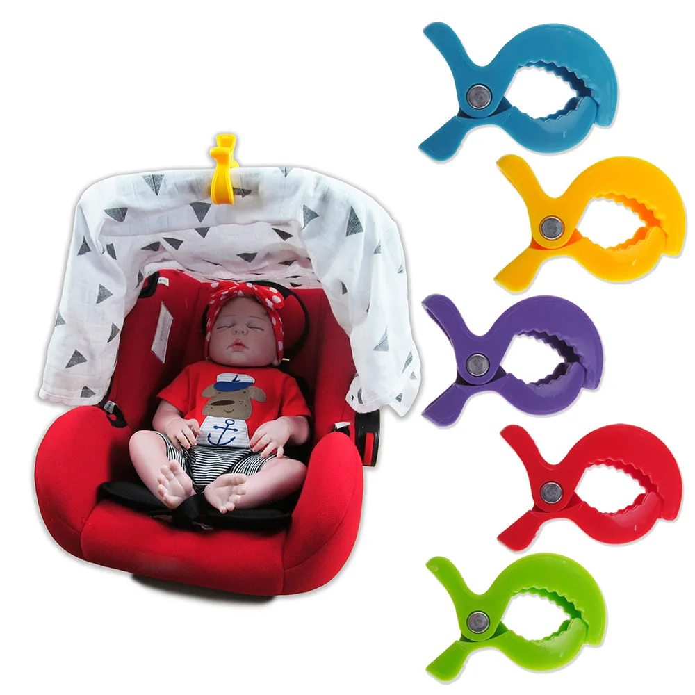 цена Random Baby Stroller Clip Accessories Plastic Pushchair Toy Clip Pram Stroller Peg To Hook Cover Blanket Mosquito Net Clips
