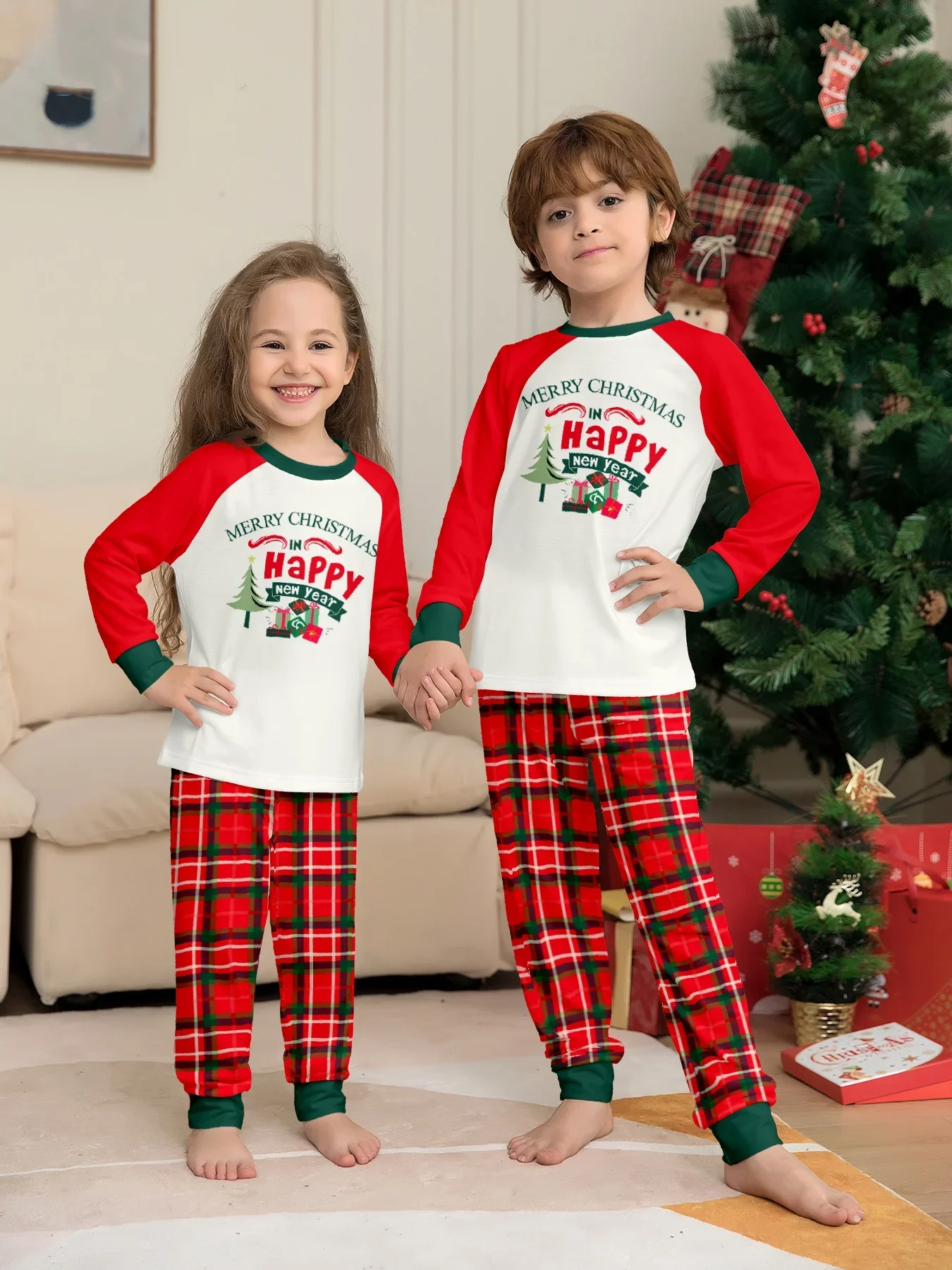 thumbnail image 5 of Conjunto de pijama navideño de invierno a juego con estampado a cuadros para madre, padre e hijos, traje de 2 piezas, ropa de dormir para bebé y perro, aspecto familiar navideño, 5 of 5