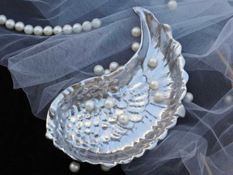 Description Picture 5 of itemAngel Wings Tray Silicone Mold DIY 3D Feather Shape Dish Jewelry Storage Display Plate Plaster Resin Casting Moulds Home Decor