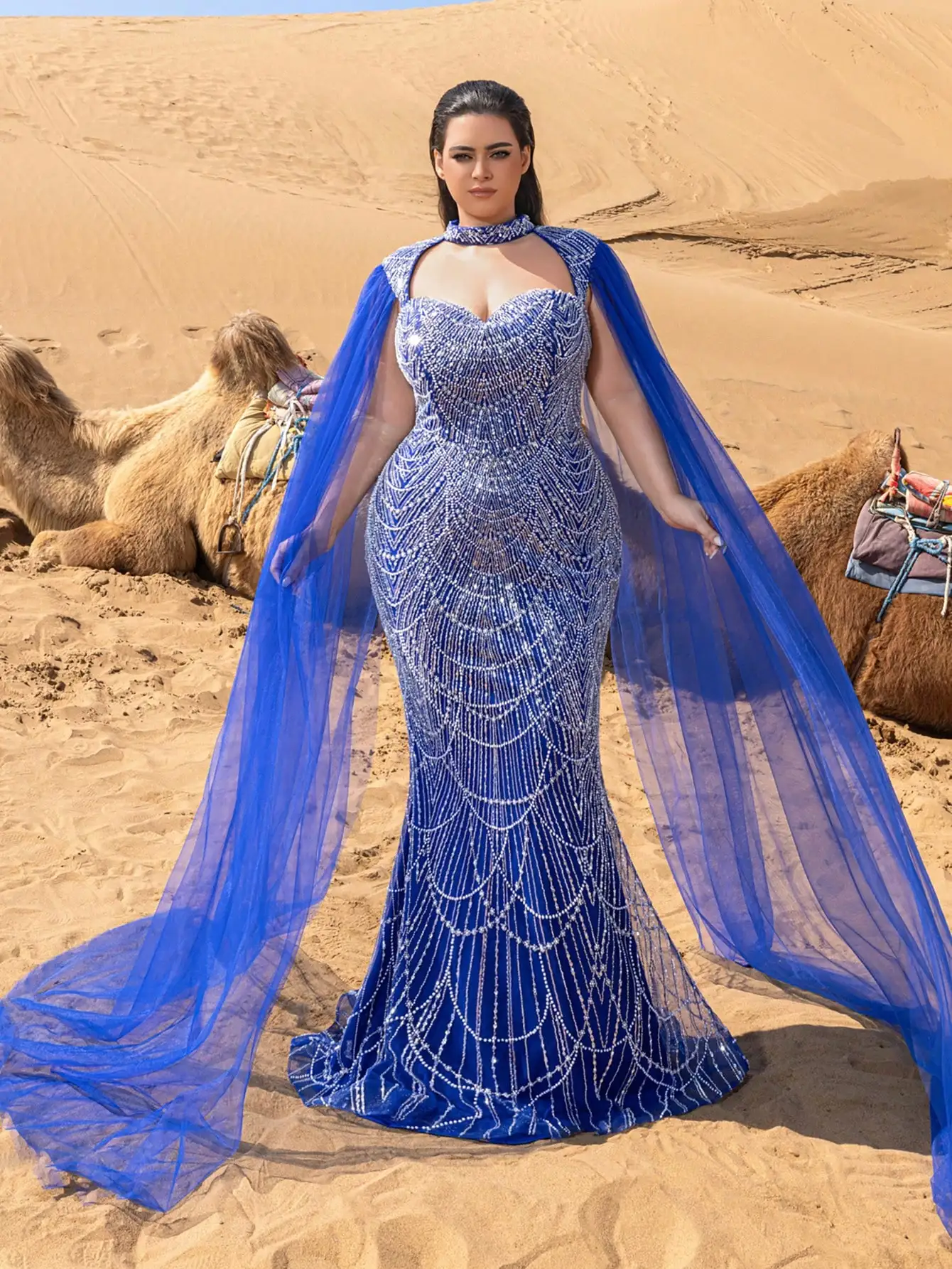 بالإضافة إلى فساتين رسمية مطرزة برقبة عارية الذراع...