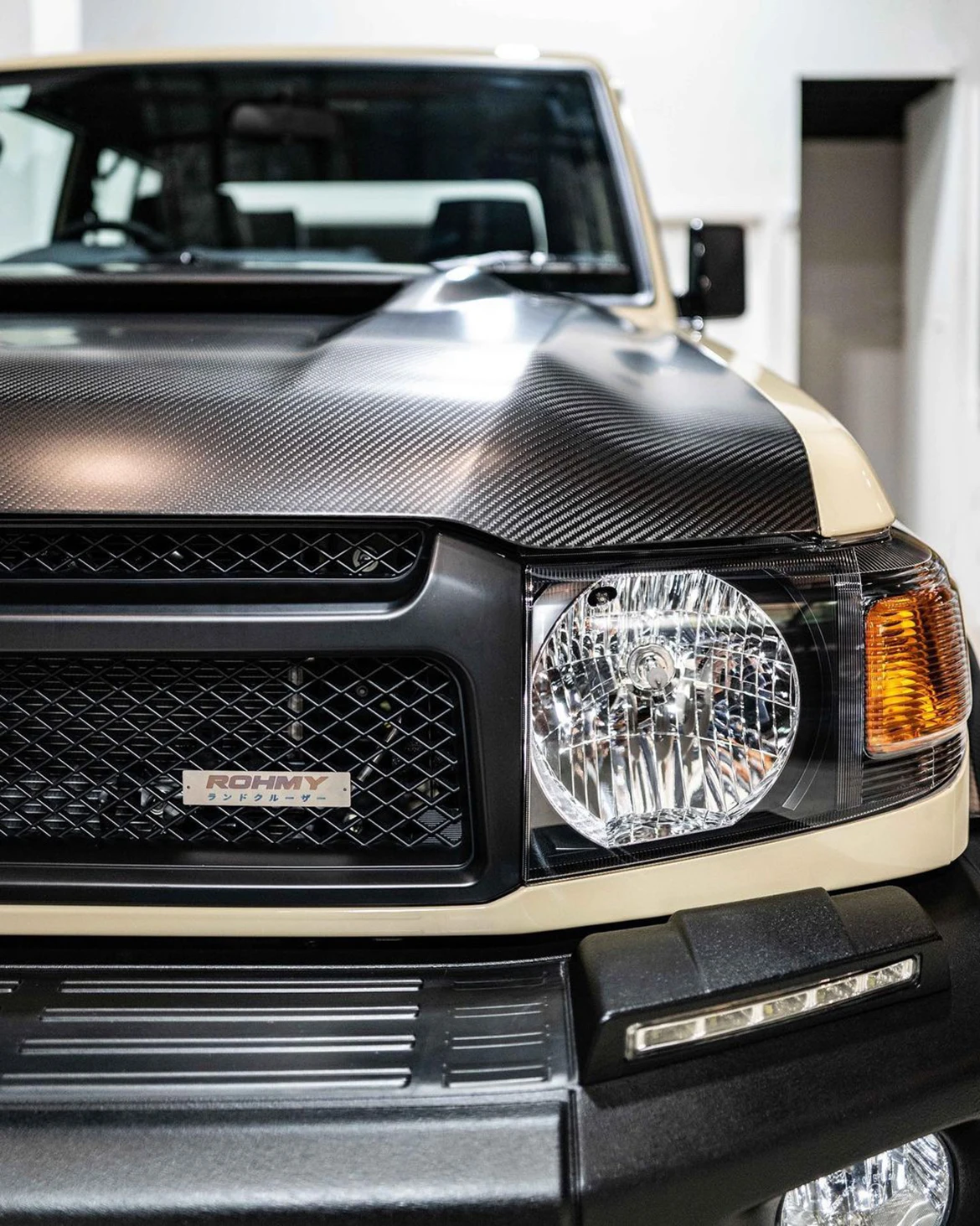 مصابيح أمامية لتويوتا لاند كروزر LC76