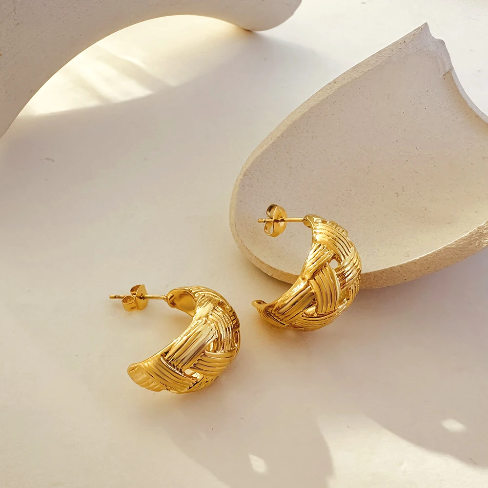 2026 New Punk Hollow Weaving Gold Plated Geometric Stud Earrings Striped Wide C Shape Vintage Aesthetic Jewelry Wholesale Bijoux