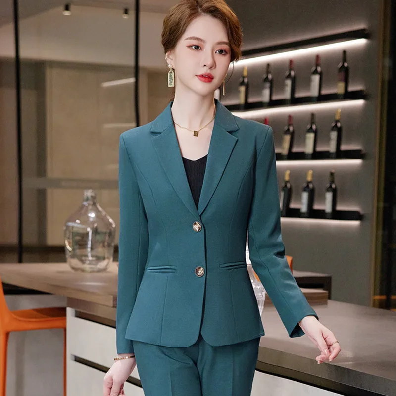 Рисунок 3 - Женский офисный Блейзер и брюки