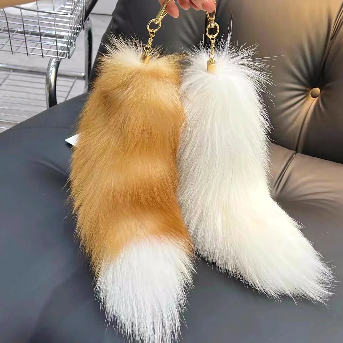 

2024 Real Fox Fur Large Long Natural Fur tail Keychain Pendant Cosplay tail Cute Wolf Fox Tail Fur Car Keychains For Women