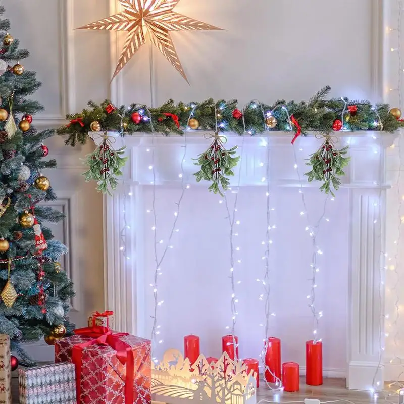 Chaussette De Noël En Fourrure Blanche Décorée D'un Adorable Père Noël