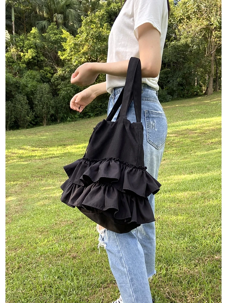 New Artistic Pleated Ruffled Edge, Large Capacity Bucket Type Portable Women's Bag, Casual, Simple And Fashionable Shoulder Bag