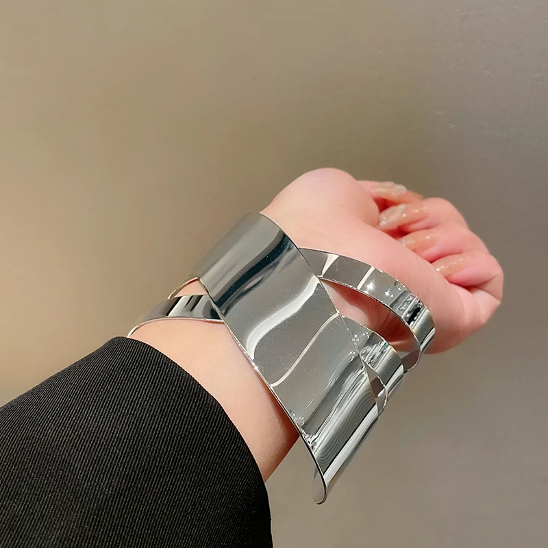 Geometric Alloy Bracelet for Women - Image 6