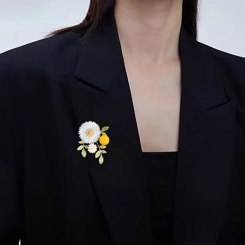 Broche Fantaisie Marguerite - Diamètre 4 Cm - Occasion (très Jolie)