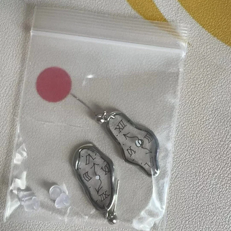 독특한 불규칙 시계 디자인 귀걸이 레진 시계 드롭 귀걸이 귀여운 시계 귀걸이 핸드메이드 스테이트먼트 주얼리 맞춤 포장