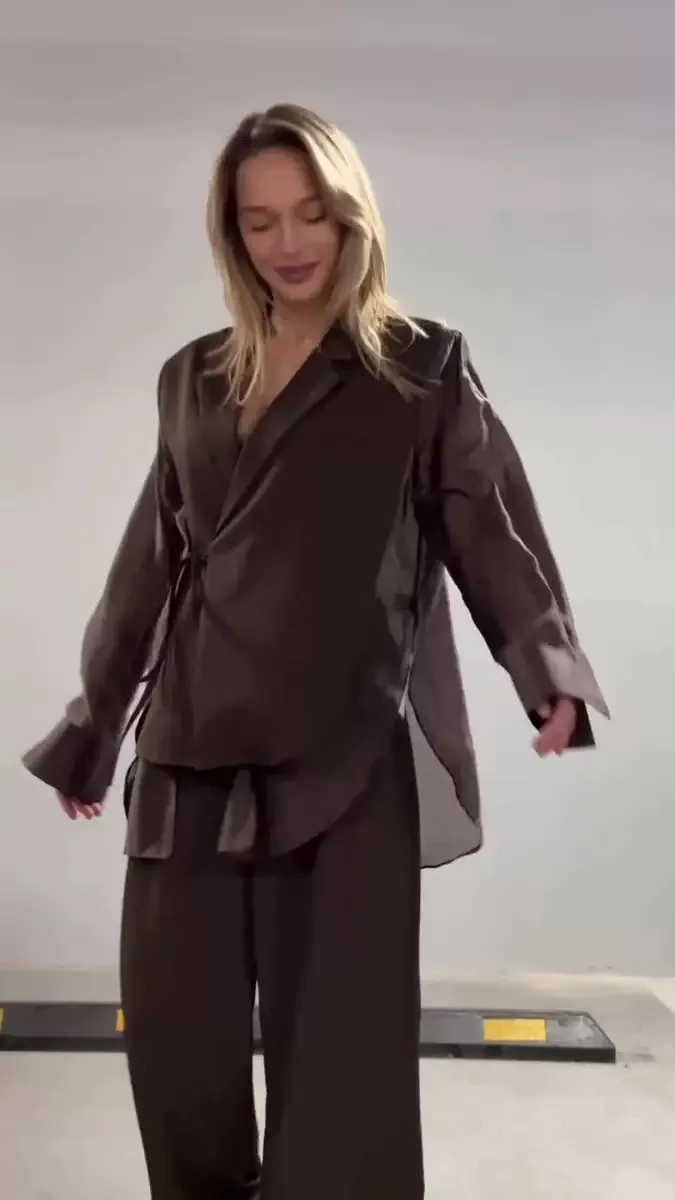 عبر الحدود المرأة الصيف 2025 نمط جديد واقية من الش...