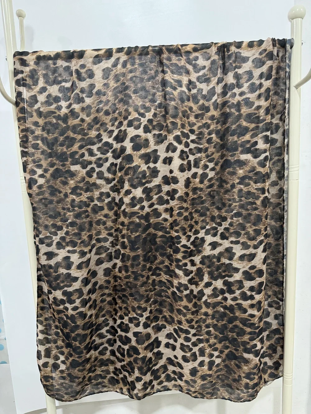 New Leopard  Printed Hijab Breathable Light Weight Soft Cotton Rayon Viscose Woven Modal Muslim Women Shawl Hijab Scarf 3