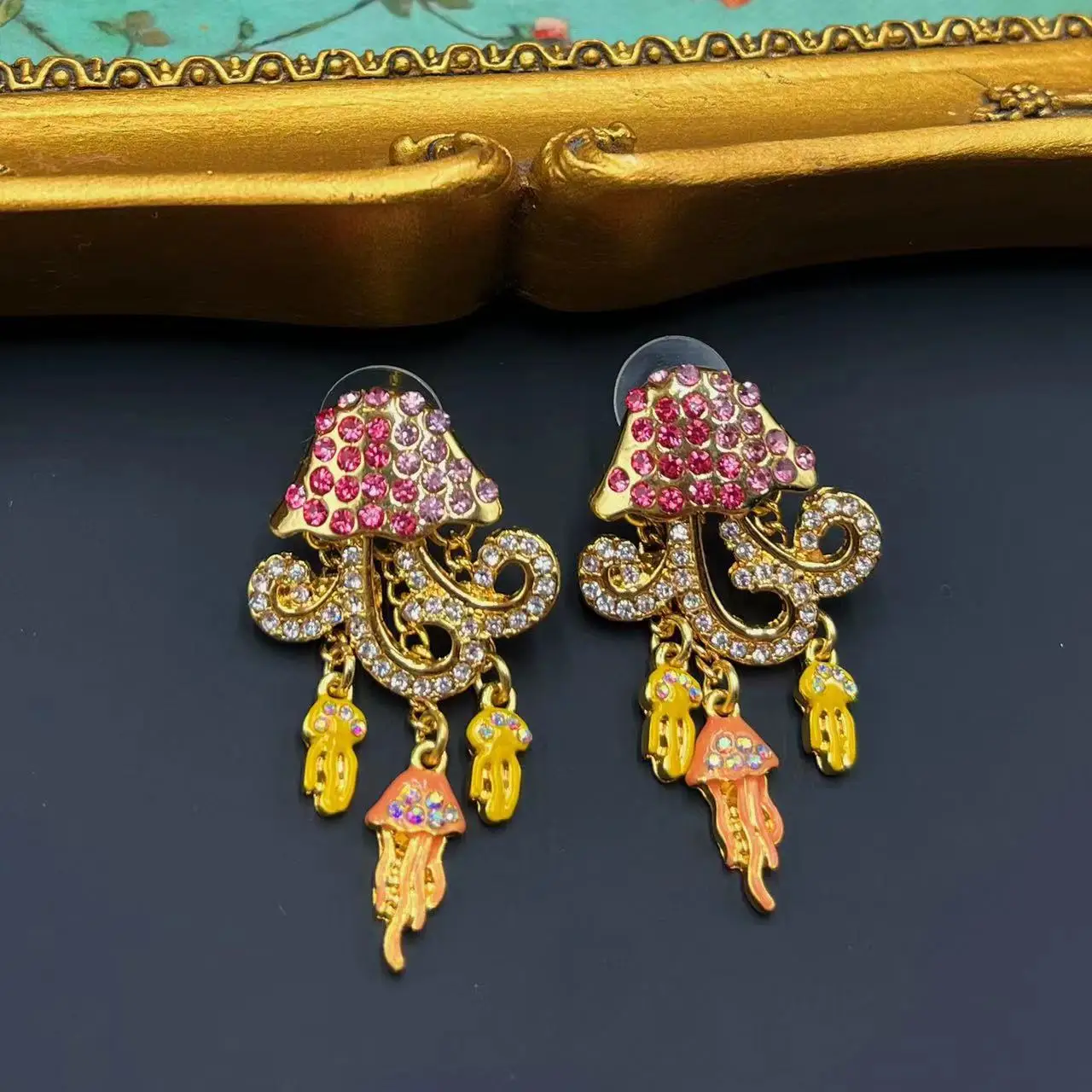 

Ювелирные украшения, аксессуары для женщин, девушек, эмалированные облака, шипованные бриллиантами, серьги, великолепные Роскошные винтажные средневековые