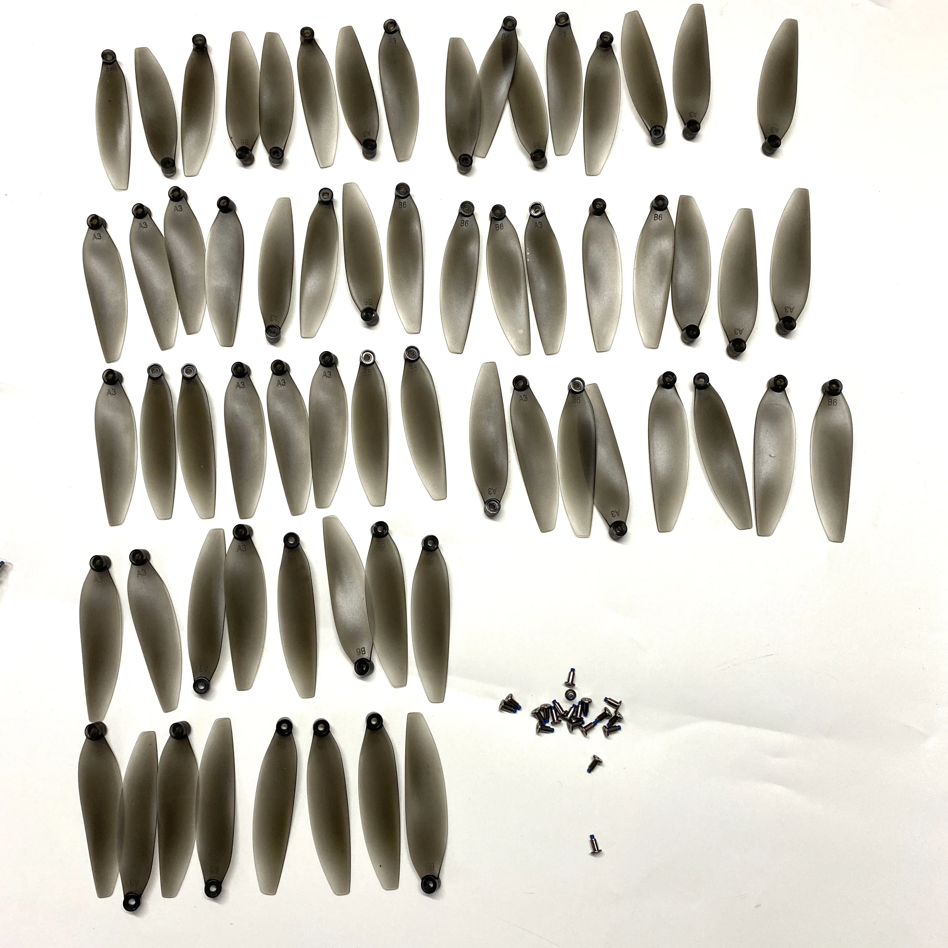 Vue d'ensemble du lot de 8 hélices de drone avec protection, pales 12A 12B