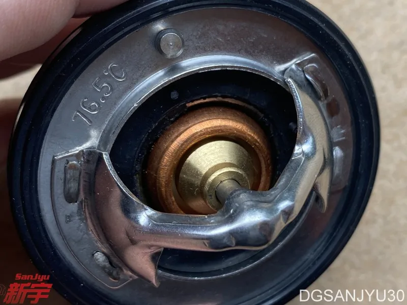PAJERO V26V36V46V76V66V86V96 L200 K57K77 4M40 4M41 ENGINE THERMOSTAT ME200262 ME191593 76.5&deg;C engine coolant thermostat