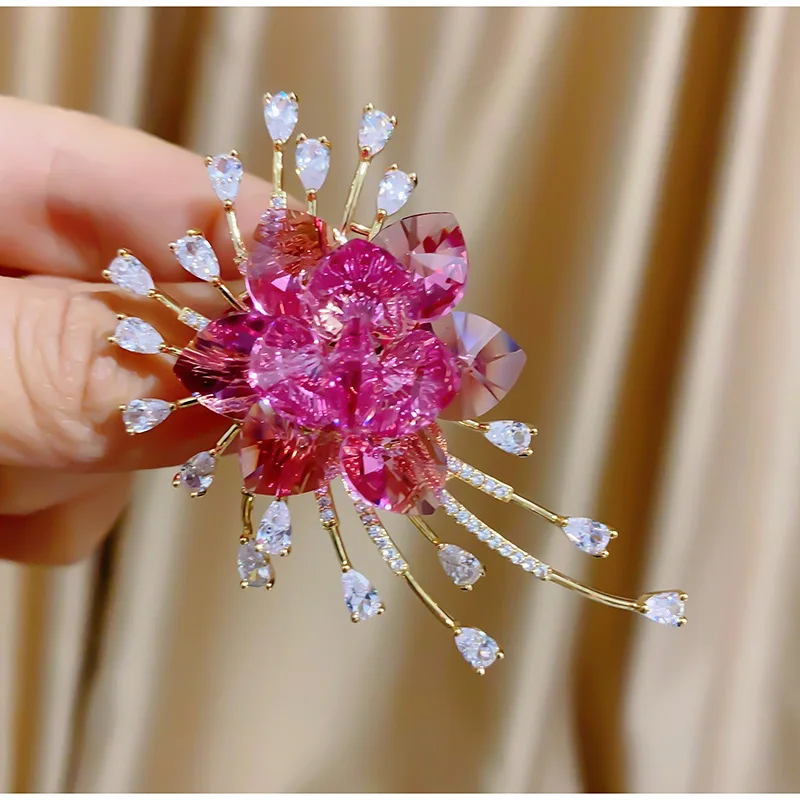 

XUYE Beautiful Crystal Flower Bouttoniere Corsage Brand Designer Elegant Statement Wedding Party Bridal Brooches Pins Jewellery