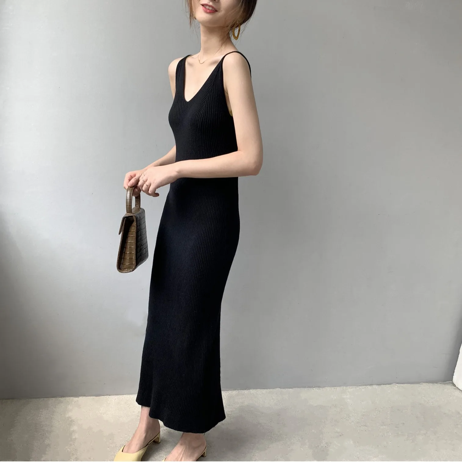 

2024 New Women Sexy V-Neck Sleeveless Long Dress Solid Color Knitted Material High Stretch Bodycon Long Sweater Dress Vestidos
