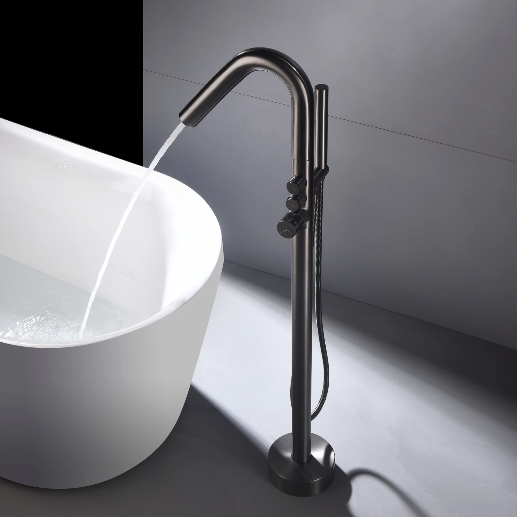 Luxury Gold Bathtub Faucet 3