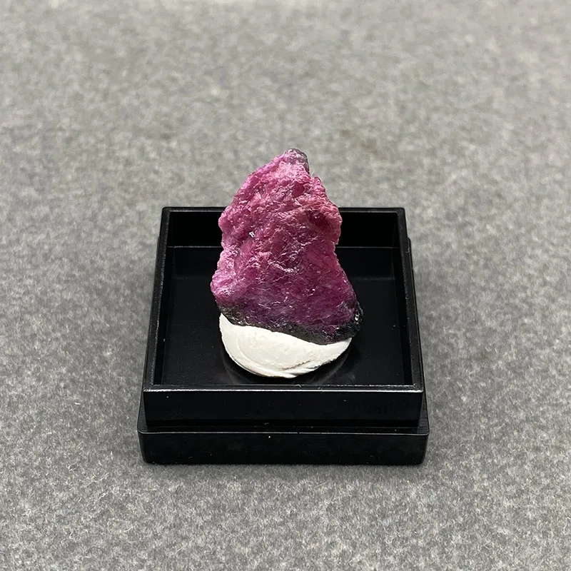 100%  Natural Myanmar ruby Mineral Specimens Stones and Crystals Healing Crystal   +Box size:27*27*25mm