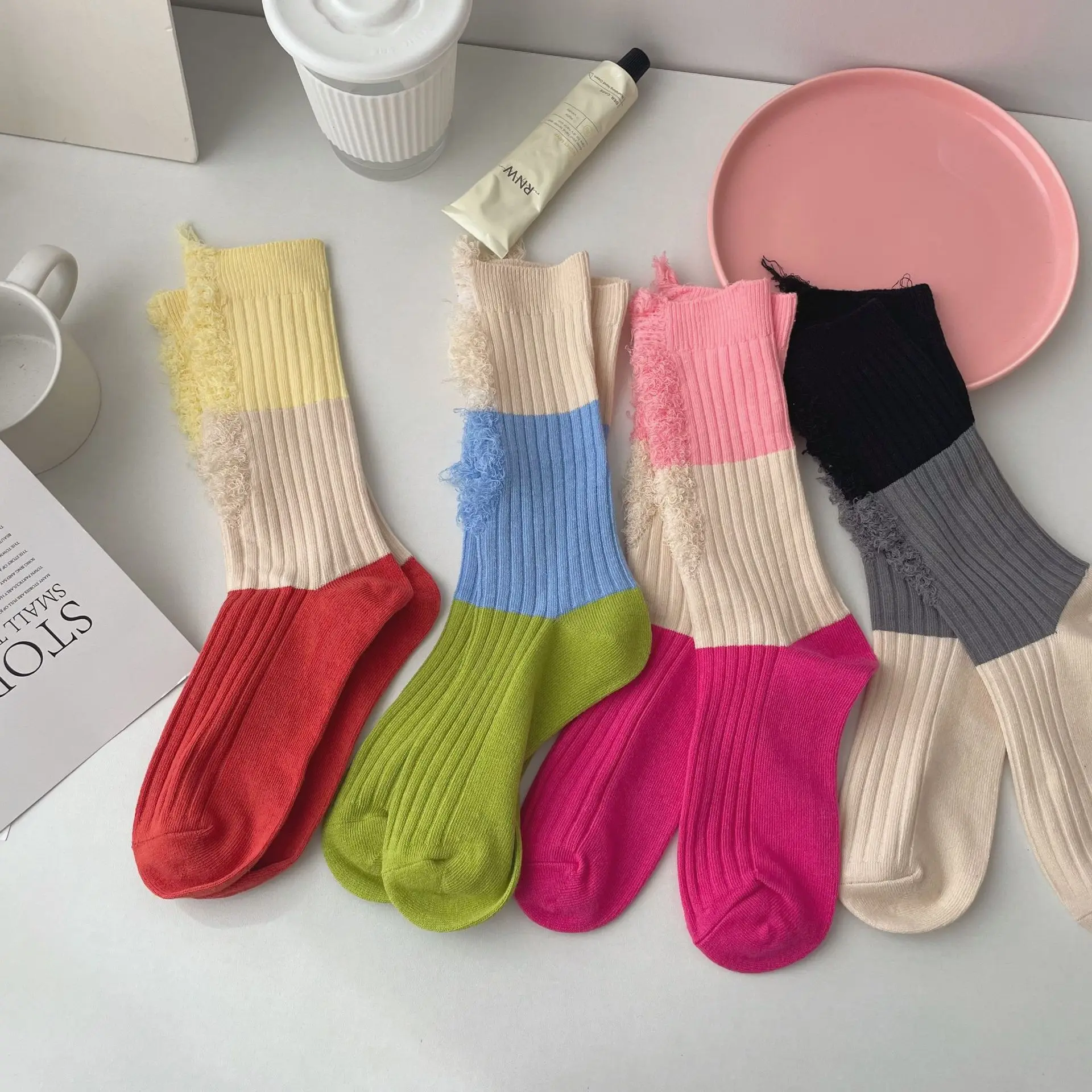 

Свободные Разноцветные носки в стиле пэчворк длиной до середины икры