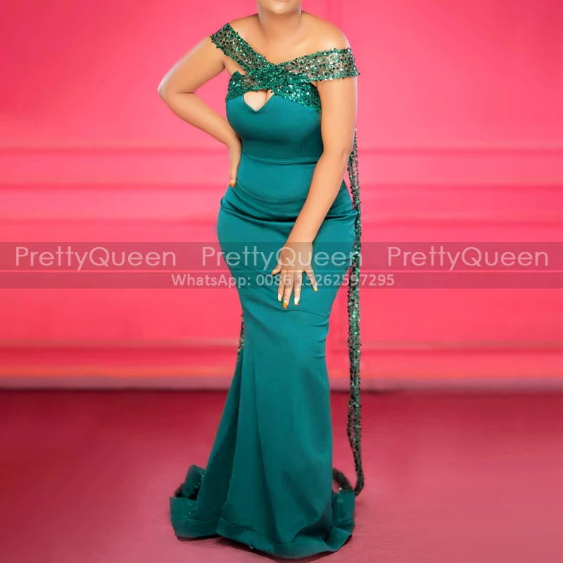 

Emerald Green Sequins Bridesmaid Dresses With Streamers Mermaid Criss Cross Neck Sleeveless Long Sheath Bridal Party Dress