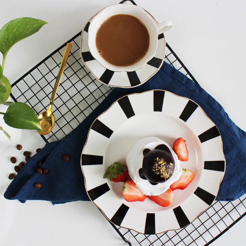 

Black-and-white Hepburn Vintage Breakfast Plate Ceramic Striped Wave Dot Tableware Dinner Plates Dishes Serving Dishes