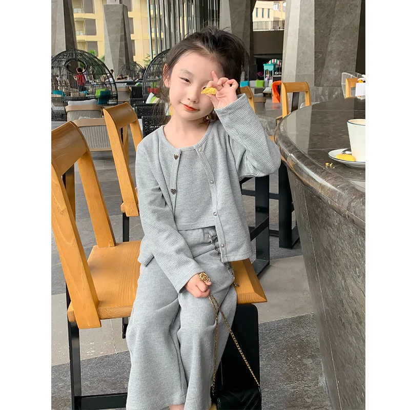 

Детские комплекты из трех предметов, Весенняя Новинка, корейский стиль для девочек, круглый воротник, простой эластичный пояс, свободный универсальный, с открытым стежком, 2024