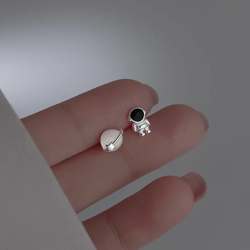 

Charm S925 Sterling Silver Astronaut Earrings For Women Fashion Asymmetric Design Gift Jewelry Earrings Free Shipping