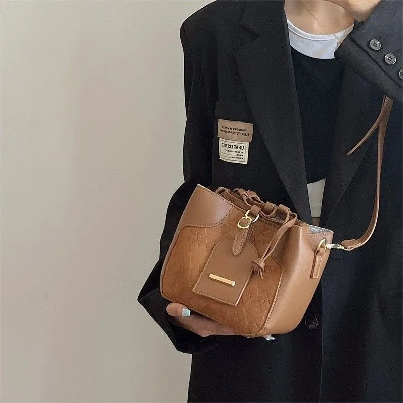 Retro Diamond Lattice Brown Shoulder Bags Women Panel Suede Large Capacity Crossbody Bag Ladies Niche Casual Fashion Bucket Bag