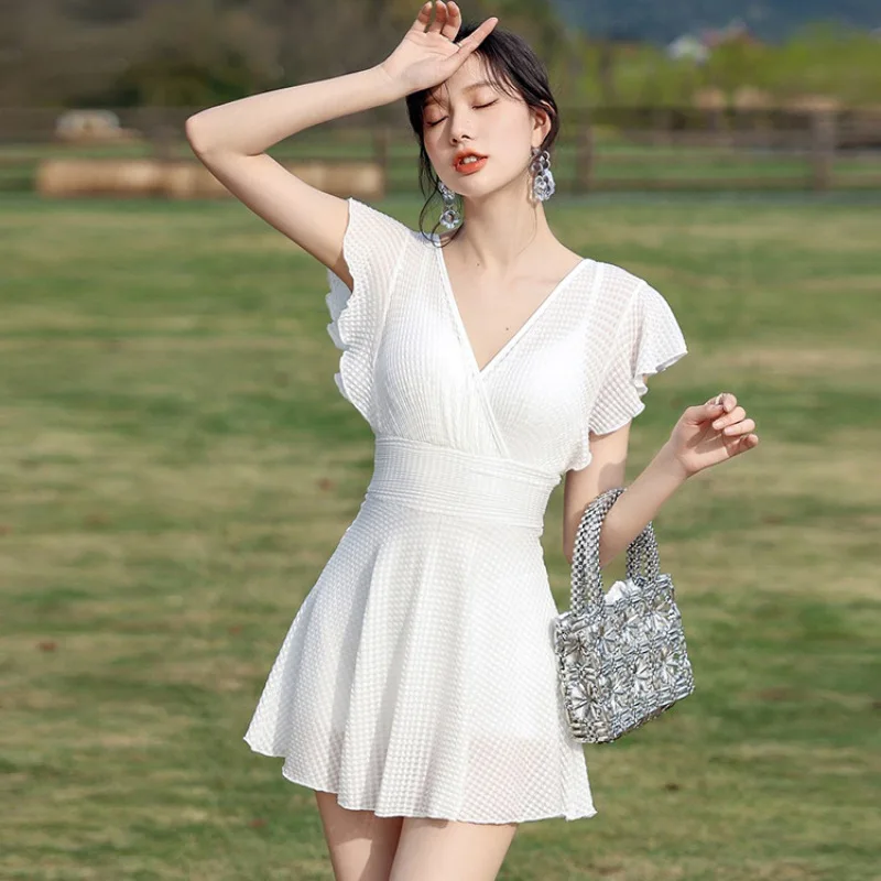 

Женский раздельный купальник с V-образным вырезом и кружевом