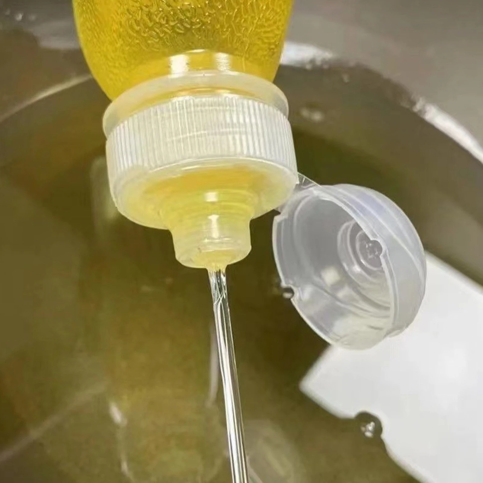 Oil Spray Bottle Kitchen Condiment Squeeze Bottles Cooking Baking Ketchup Mustard Mayo Hot Sauces Olive BBQ