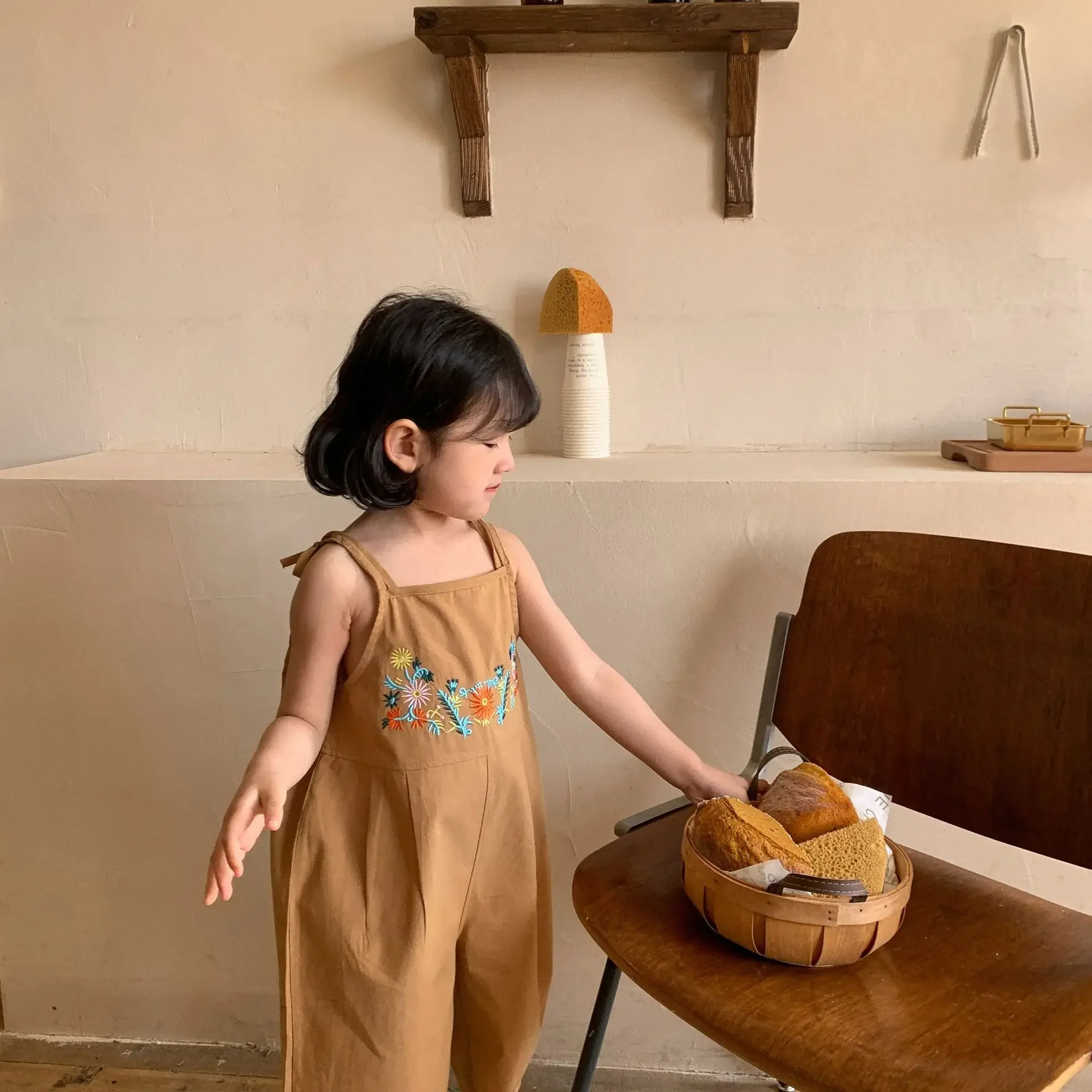 

2023 Summer Girls Pants Korea Children Wear Toddler Baby Clothes Cute Embroidered Girls Sling Pants