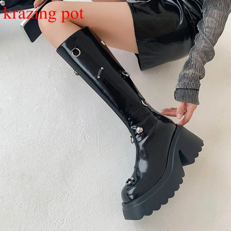 

Krazing Pot Cow Leather Round Toe Zipper Platform Boots Thick High Heels Punk Design Metal Buckle Rivets Thigh High Boots Ins