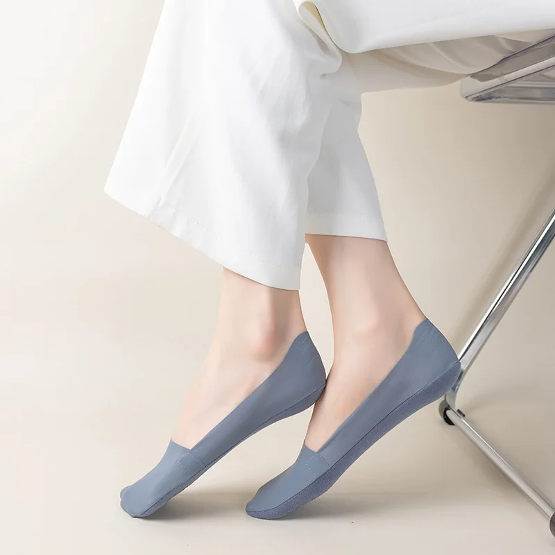 Woman Socks 4 Pairs Shallow Mouthed Invisible Ice Silk Boat Candy Colored Thin Breathable Silicone Non Slip Cotton