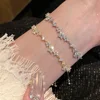 95192-688244.png Bracelet en alliage de zinc, bracelet fleur en zircon étincelant, bracelet fait main en alliage pour usage quotidien, accessoire de mode pour soirée