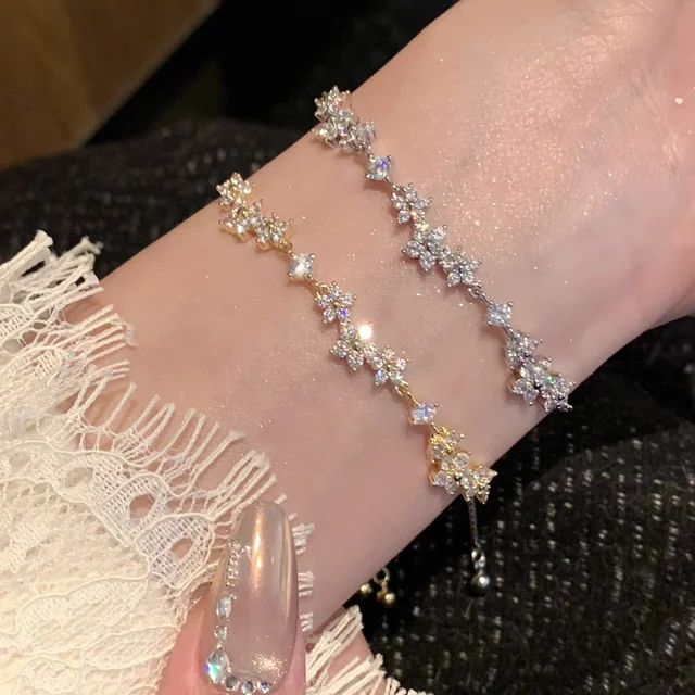 95192-688244.png Bracelet en alliage de zinc, bracelet fleur en zircon étincelant, bracelet fait main en alliage pour usage quotidien, accessoire de mode pour soirée