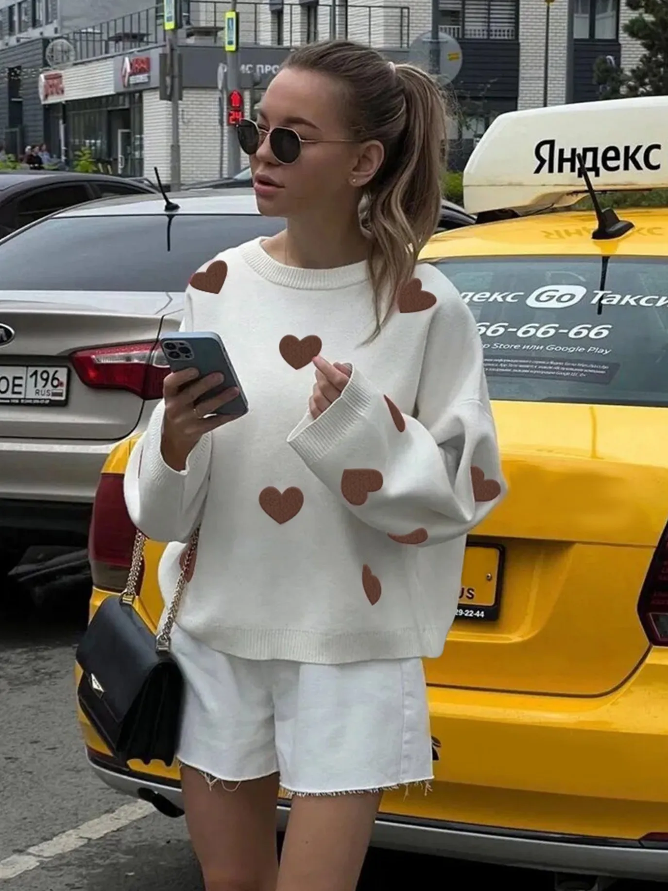 Жіночий біло-коричневий в'язаний светр з круглим вирізом і принтом у формі серця, великий повсякденний пуловер з довгим рукавом