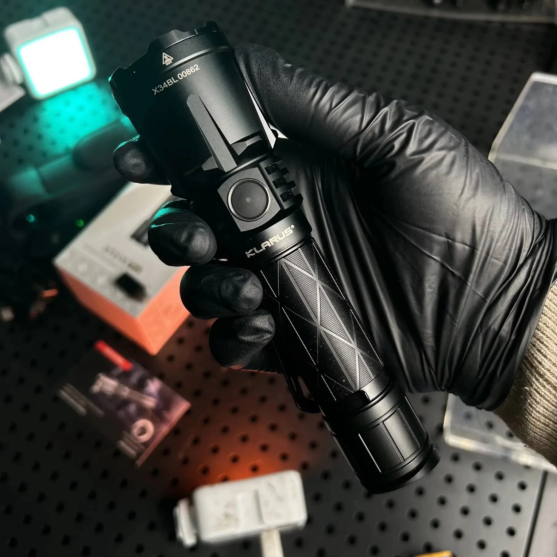 Klarus XT21X pro Military Tactical Flashlight 4000 Lumens Rechargeable Police Torch Light for Self Defense with 21700 Battery